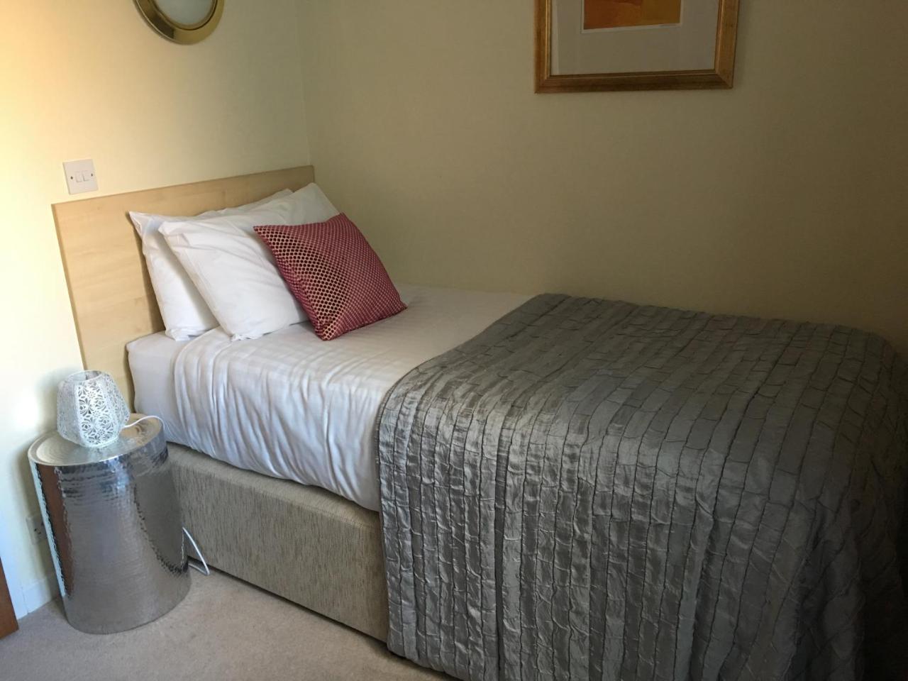 The Queen Bed & Breakfast